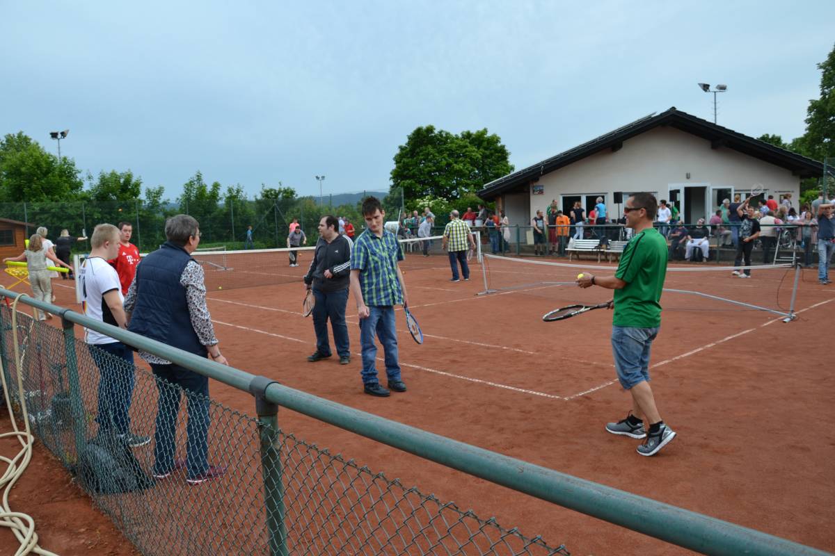 2019: Besuch beim Tennisclub Dünschede